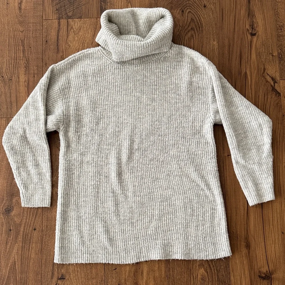 Loft women’s grey turtle neck sweater, size small
